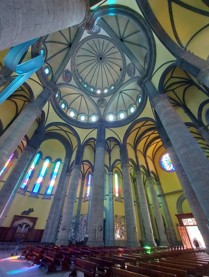 Die Kathedrale von innen nicht weniger beeindruckend als von außen. zs 21